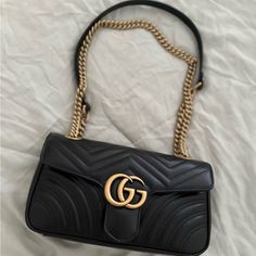 Gucci Gg Marmont Shoulder Bag In Black Has A Soft Structure Shape And An Oversized Flap Closure With Double G Hardware,With Sliding Chain Strap Can Be Worn Multiple Ways, Changing Between Shoulder And A Top Handle Bag. It Is An Authentic Italian Bag From Gucci Never Used!!! Its Brand New!!! Gucci Bag Aesthetic, Chain Bag Outfit, Gucci Black Bag, Gucci Purse Outfit, Gucci Bag Black, Gucci Small Bag, Black Gucci Bag, Korean Bags, Black Sling Bag