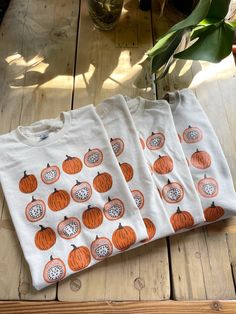 Hand Printed and Hand Drawn! This is a 100% cotton screen printed t shirt with a hand drawn illustration showing the inside and outside of pumpkins.  It's perfect for fall!  The shirt shown here is Natural and printed in orange and brown ink.  // PROCESS:  All of our items are individually hand printed by either me or my dad, which can lead to slight variations in placement.  The ink is heat cured and will not fade over time.   Since our items are printed to order, there is a 1-2 week processing Printed Cotton T-shirt For Fall, Orange Screen Print T-shirt For Fall, Fall Printed Cotton T-shirt, Fall Cotton Printed T-shirt, Screen Print Shirt, Screen Printing Shirts, Foodie Gifts, Print Shirt, Clothes Gift