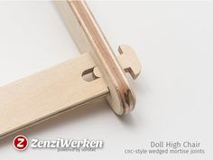 a close up of a wooden door handle on a white background with the words zetzwerben