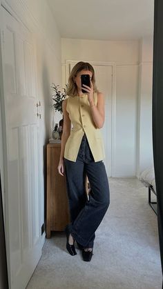 Minimalist Outfits, Look Formal, Flats Outfit, Corporate Outfits, Elegante Casual, Wardrobe Outfits, Looks Street Style, Dinner Outfits