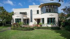 the home is built in 1939, this art deco house in hamillon is an exceptional example of the era