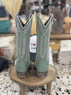 Gorgeous mint green style cowboy boots Ciel gumuza full grain leather Shaft height: 12" Heel: 1 1/2 Snip toe style and easy pull on Leather lining and cushioned footbed White boot stitch shaft embroidery Leather outsole Fits true to size Country Girl Look, Style Cowboy Boots, Liberty Black Boots, Cooler Gift, Silver Boots, Green Style, White Boots, Purse Strap, Felt Hat