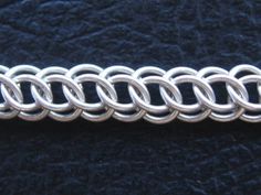 Half Persian 3 in 1 Tutorial Chain Maille Patterns, Chainmail Patterns, Chainmaille Tutorial, Jump Ring Jewelry, Jewelry Tiffany, Chainmail Bracelet, Chainmail Jewelry, Bijoux Fil Aluminium