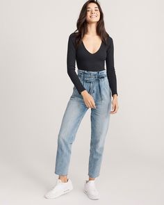 Paperbag Jeans, Paper Bag Waist Pants, Women Fashion Edgy, Friends Fashion, Waist Jeans, College Fashion, Jeans Boyfriend