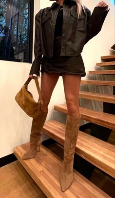 Suede Boots Outfit, Stile Blair Waldorf, Thanksgiving Outfit Women, Thanksgiving Outfit Ideas, What To Wear Fall, Fest Outfits, Looks Pinterest, Parisienne Chic