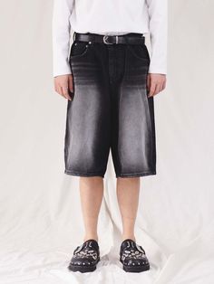 These wide and loose shorts are made from cotton denim accented with strong contrast with brushing. They have classic five pockets and metal trims.- Zip and button fastening- Five pockets- Wide leg- Unisex wear Loose Shorts, Metal Trim, 2 Colours, Short Pants, Denim Shorts, Wide Leg, Loose Fitting, Mens Outfits, Pants