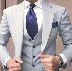 Dress Code For Girls, Grey Three Piece Suit, Three Piece Suit Mens, Suit Combinations, Bespoke Suits, Mens Workout Shirts, Sharp Dressed Man, Men’s Suits, Three Piece Suit