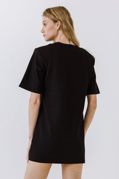 This Shoulder Pad T-Shirt Dress is a wardrobe must-have! Featuring a stylish round neckline, short sleeves, and a boxy silhouette, it's the perfect addition to any outfit. Our unique shoulder pad insert adds structure and a touch of sass, making this dress a standout. With its comfortable fit and comfortability, you'll look amazing no matter what the occasion. Show off your fashion-forward style with this shoulder-pad t-shirt dress! Shoulder pad inserted Round neckline Short sleeves Boxy silhoue Black Oversized Crew Neck T-shirt Dress, Oversized Black Crew Neck T-shirt Dress, Oversized Short Sleeve T-shirt Dress, Black Relaxed Fit T-shirt Dress With Short Sleeves, Black Casual Short Sleeve Dress For Work, Casual Black Short Sleeve Dress For Work, Black Short Sleeve Workwear Dress, Black Short Sleeve Work Dress, Black Short Sleeve Dress For Work