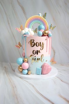 Idée inspiration cake bleu et rose pour événement gender reveal boy or girls gâteau mignon, cute pink and blue design avec papillon arc en ciel et boules décoratives Cake Designs For Gender Reveal, Baby Gender Cake Ideas, Idee Baby Shower Boy Or Girl, Cake For Baby Shower Ideas, Gender Reveal Garden Party, Cakes For Gender Reveal