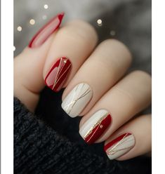 Winter Nails Red And Gold, White Red Gold Nails, Gold And Red Nails Christmas, Cute Festive Nails, Stylish Christmas Nails, Christmas Nails Stripes, Gel Nail Art Christmas, Gold Christmas Nail Art, Nails Cristhmas Ideas