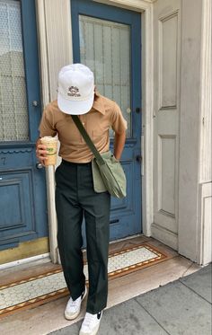 Men With Bags Outfit, Aesthetic Bag Men, White Hat Outfit Men, Men With Tote Bags, Outfits With Hats Men, Hats Outfit Men, Blazer Mens Outfit, Trendy Mens Fashion Summer, Nike Blazer Outfit Men Fashion Styles