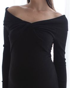 Transformable shoulder A-line skirt Stretch rib knit fabric Inseam length: 112cm (Size S) Elegant and stylish, the Twist Off Shoulder Dress is perfect for any occasion. Available in a classic black and soft rose colour, the rib knit fabric is soft and has the right amount of stretch to accommodate your belly through all trimesters and to be loved well after without losing shape. The twist off shoulder design is flattering and the dress has a slightly a-line skirt that sits at a midi length. PLEASE NOTE: Soon Maternity sizing is generous to ensure it lasts the duration of your pregnancy and beyond. We recommend purchasing your pre-pregnancy size. Off Shoulder Design, Rib Knit Fabric, Pre Pregnancy, Soft Rose, Nursing Tops, Nursing Dress, To Be Loved, Skirt Leggings, Shoulder Design