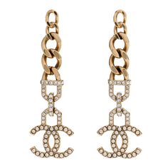 This is an authentic pair of CHANEL Pearl Crystal CC Chain Link Drop Earrings in Gold. These earrings are crafted in a gold tone and feature a CC logo with resin pearls suspended from crystal embellished aged gold chains. Chanel Pearl, Chanel Pearls, Drop Earrings Gold, Pearl Crystal, Earrings In Gold, Gold Drop Earrings, Cc Logo, Earrings Gold, Gold Chains