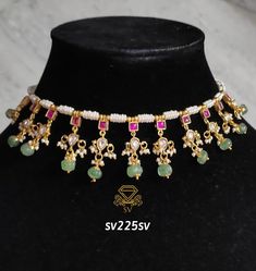 Kundan Necklace Simple, Ruby Emerald Necklace, Vintage Indian Jewelry, Neck Pieces Jewelry, Kundan Jewellery Set, Antique Necklaces Design, Choker Necklace Designs, Gold Earrings Models, Bridal Jewelry Vintage