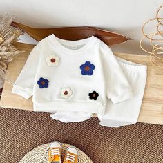 Cuddle up in comfort and style with our adorable Flower Print Sweatshirt & Pants Set! 🌸 This unisex outfit is perfect for your little one this autumn. 🍂 Made from soft, breathable cotton, it features a cozy pullover sweatshirt with a playful flower print and matching pants for a complete look. The easy pull-over style makes dressing a breeze, while the relaxed fit allows for all-day comfort. 🤸‍♀️ Available in sizes for babies from 6 to 36 months, this baby boy clothes and baby girl clothes se Cozy Playtime Sets For Fall, Cozy Long Sleeve Cotton Sets, Cozy Cotton Sets For Fall, Cute White Sets For Fall, White Loungewear Set For Fall, White Sets For Loungewear In Fall, White Fall Loungewear Sets, White Long Sleeve Playwear Sets, Unisex Clothes