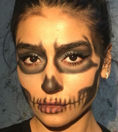 East Skeleton Makeup, Skeleton Face Paint Halloween, Skeleton Make Up Women, Skeleton Makeup Halloween Easy, Easy Face Paint Halloween Women, Halloween Costumes Skeleton Women, Halloween Makeup Easy Skeleton, Skull Make Up Easy, Holloween Makeup Skeleton