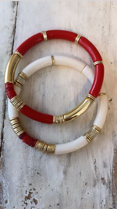 Set of 2 Ivory and Red bangle bracelets or Ivory ( with red Heishi shell) and green enamel bracelets, all with gold accents Enamel Bracelets, Red Bangles, Game Day Football, Christmas Game, Bangle Bracelet Set, Bracelets Set, Enamel Bracelet, Green Enamel, Jewelry Diy