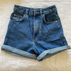 Never Worn! Brand New! Unfortunately Doesn't Fit Me. High Waisted Mom Styled Denim Shorts Cheap Mid-rise Shorts From Zara, 80s Jean Shorts, 80s Jeans, Mom Jean Shorts, 00 Jeans, Mom Jeans Shorts, High Waisted Mom Jeans, Mom Jean, Zara Jeans