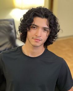 Men’s Curly Haircut Wolfcut, Medium Length Middle Part Haircut, Men Hairstyle Wavy Hair, Mens Mid Length Hairstyles Curly, Long Curly Hair Guys, Men’s Haircuts Thick Wavy Hair, Hairstyles For Men With Curly Hair, Hairstyles For Wavy Hair Men, Wavy Hair Cuts Men