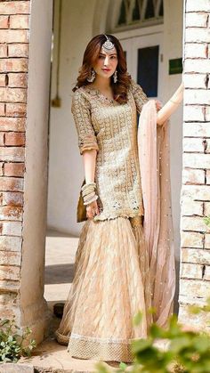 Sharara Hairstyle Ideas, Gharara Hairstyles, Hairstyles For Garara Dress, Hairstyles On Gharara, Hairstyle On Gharara, Sharara Hairstyles, Hairstyles For Gharara Dress, Pakistani Hairstyles, Sarara Dress