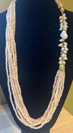 Long necklace, composed of eight strands of champagne-colored crystal collected by golden studs. The necklace has no clasp and among the threads it has many pearls and one large pearl in the center of the others. This light element further highlights the pale pink color of these champagnes. The jewel is typically Italian and very elegant. A jewel handcrafted with great skill, a precious gift for an important person. ✔️DETAILS: 🟩 Materials: Champagne crystals Scary pearls Brass 🟧🟧Dimensions: N Italian Gifts, Precious Gift, Champagne Color, Crystal Pearls, Color Crystal, Multi Strand, Elegant Woman, Artisan Jewelry, Pale Pink