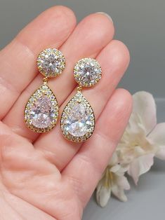 Shine bright on your special day with our stunning Wedding Gold Teardrop Earrings! Perfect for brides, bridesmaids, and guests, these elegant pieces add a touch of luxury to any occasion.  WHAT'S INCLUDED?  Choose from 3 gorgeous styles: 1. Rhinestone and pearl teardrop 2. Classic pearl teardrop 3. Sparkling cubic zirconia and crystal teardrop WAIT - WHY DO I NEED THIS?  Our gold teardrop earrings offer timeless elegance at an affordable price. They're the perfect blend of classic design and mod Elegant Bridal Jewelry, Bridal Jewelry Pearl, Gold Teardrop Earrings, Pearl Bridal Jewelry, Christmas Surprise, Wedding Gold, Earrings Bridesmaid, Jewelry Pearl, Bridesmaid Accessories