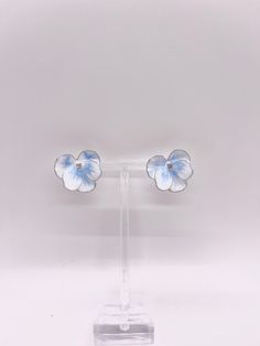 These stunning Blue and White Flower Studs are the perfect accessory to elevate any outfit. Featuring a beautiful white flower with intricate blue detailing and a sparkling diamond stud in the center, these earrings exude elegance and sophistication. Perfect for dressing up any look. Blue Flower Earrings For Formal Occasions, Blue Flower Earrings For Wedding, Blue Elegant Flower Earrings For Formal Occasions, Blue Flower Shaped Earrings For Formal Occasions, Formal Blue Flower Earrings, Blue Flower Shaped Earrings For Wedding, Blue Flower Earrings For Pierced Ears, Elegant Blue Flower Earrings, Cheap Light Blue Flower Earrings