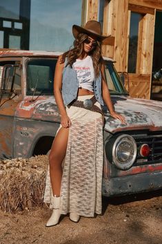 Diane Blue Denim Vest – 12th Tribe Cowgirl Maxi Skirt Outfit, Boho Skirt Outfit, Desert Pics, White Lace Maxi Skirt, Maximalist Outfits, Cowgirl Photoshoot, Pinstripe Vest, Photoshoot Moodboard