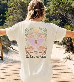 This No Risk No Magic shirt in a retro design is the perfect addition to your yoga and meditation wardrobe. This meditation shirt with the unique retro design is perfect for your yoga classes or as casual wear. This yoga shirt is a great gift for any yoga lover. Add a touch of spirituality to your outfit and enjoy the positive energy with our Magic Print shirt. The unisex shirt has a pleasant, soft feel and a modern, classic cut. You can find your size in the size chart in the picture gallery. V No Risk No Magic, Mystical Moon, Spiritual Shirts, Yoga Design, Magic Design, Moon Shirt, Yoga Shirt, Spiritual Meditation, Yoga Gifts