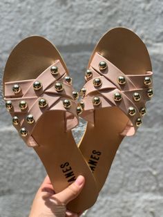 Classy Sandals, Female Slippers, Girls Slippers, Pretty Sandals, Pearl Sandals, Girly Shoes, Stylish Sandals, Slippers For Girls, Shoes Flats Sandals