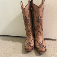 Boots-Light Brown- Narrow Fit. This Is A Steal Of A Deal And I Will Clean With Leather Cleaner. Women's Circle, Leather Cleaner, Light Brown, Bootie Boots, Ankle Boots, Size 6, Women Shoes, Cream, Boots