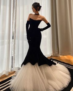 Prom Dress With Gloves, Velvet Evening Gown, Mermaid Gown Prom, Robes Glamour, Satin Evening Dresses, Prom Dress Inspiration, Formal Party Dress, Black Evening Dresses, Mermaid Evening Dresses