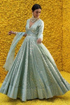 #anarkalidresses Chanderi Anarkali, Mahima Mahajan, Anarkali Designs, Anarkali Dress Pattern, Gaun Fashion, Red Lehenga, Indian Gowns Dresses