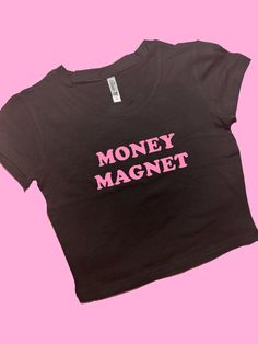 Money Magnet SNUG FIT Crop Top | Crop Top | Graphic Top | Gift For Her | Y2K Baby Tee | Y2K crop top | Gift for friend Comfy Top to Lounge in! Actual item may be lighter/darker than pictured. M A T E R I A L S - SNUG FIT - 100% RING SPUN COTTON - Shoulder Taping S I Z I N G - Size chart is available on our listing photos. S H I P P I N G  &  P R O D U C T I O N  T I M E - Production Time is 5 Business Days. (May be delayed during the Holiday Season) - Shipping Time is 2-6 Business Days. (May be Cheap Streetwear Crop Top With Logo Print, Cheap Y2k Style Crop Top For Club, Cheap Y2k Cropped Shirt With Letter Print, Unhinged Tshirts, Dark Skin Boys, Y2k Crop Top, Baby Tees Y2k, Money Magnet, Y2k Baby Tee