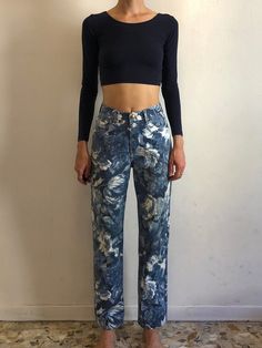 Amazing blue floral 1980s Kenzo Jeans!Great all over mega lush flower print. Classic jeans style. Medium weight cotton denim. Five pockets. Five button front fly (all the buttons have the Kenzo face!)Kenzo face patch on back pocket.Leg has just the slightest taper. Label Kenzo Jeans, Miyuki, size US28, 100% cotton, please wash cool delicate and drip dry. Very good vintage condition with no fabric or sewing flaws. Print looks vintage and a bit faded however I believe this is fully intentional. Me Hippy Festival, Linen Sheath Dress, Hippie Festival, Classic Jeans, Womens Jeans, Drip Dry, Peasant Blouse, Looks Vintage, Sweaters Oversized