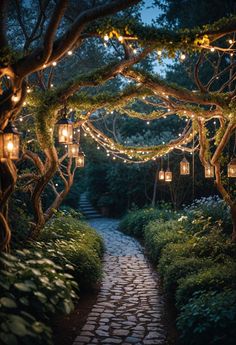 32 Secret Garden Ideas to Create Your Peaceful Retreat Treehouse Garden, Fantasy Backyard, Landscaping Backyard, Hidden Potential, Garden Oasis, Enchanted Garden, Landscape Pictures, Beautiful Lighting