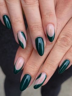 christmas nails green christmas nails inspo aesthetic green nail art winter nails winter nails art Full Colour Nail Ideas, Emerald Green Nails Inspiration, Emerald Green Design Nails, Nails Acrylic Almond Dark Green, Kendall Jenner Green Nails, Forest Green Almond Nails Designs, Forest Green Nails Almond Shape, Almond Nails Designs Dark Green, Winter Nails Ideas 2023