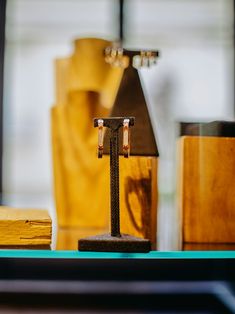 a table topped with lots of different types of wood