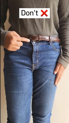 Belt Hacks Jeans, Belt Hacks, Clothes Tricks, Cami Dress Outfit, Clothes Hacks, Easy Hacks, How To Tie Dye, Diy Fashion Clothing, Wardrobe Tips