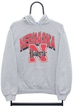 * Graphic Nebraska Huskers NCAA print * Pullover * USA college sports * Tiny mark on the front pocket and on the sleeve * Measurements: (Approx. in cm: Pit to Pit: 53, Length: 60, Sleeve Length: 52) Gender: Unisex Recommended Sizes:  Mens: Small Womens: Medium Sizing Guide Full item measurements are provided within the description. We recommend you check these thoroughly as it is the most accurate way to gauge sizing when shopping for second-hand clothing online. All our items are resized to a s Nebraska Volleyball, Volleyball Hoodie, Nebraska Huskers, Nebraska Cornhuskers, College Sports, Print Pullover, Grey Hoodie, Graphic Hoodie, Nebraska