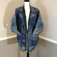 The acid wash on this Dolman denim jacket is sublime!  It just screams 90s and comfort! Please note: the original shoulder pads are present on this jacket and are easily accessible. Details: 100% Cotton Made in early 1990s Made in USA Size: Women's Medium (M) Brand: Unknown (tag was missing) Condition: Very good Machine wash warm Disclaimer:  It is the buyer's responsibility to wash the article of clothing before wearing it.  Any mishaps that may occur due to wearing the clothing before washing it are the responsibility of the buyer and not TheGreatAdvintage.  (The shirts have been washed and cleaned beforehand, but still wash it before you wear it!) My collection consists of pieces that are of vintage condition, which means that all my items are second-hand and used. Customers are not pur Cheap Acid Wash Distressed Outerwear, Acid Wash Denim, Early 90s, Denim Jean Jacket, Vintage Clothes, Historical Clothing, Vintage Jacket, Acid Wash, Denim Jean