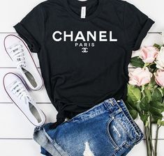 Chanel Tee, Chanel Lover, Chanel Paris, Short Shorts, Look Fashion, Shirt Outfit, Fashion Games, Black Shirt