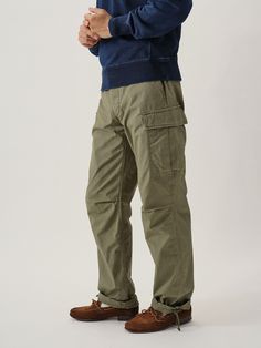 Military-inspired cargo pants in lightweight cotton poplin. | Buck Mason Men's Parachute Poplin Jungle Cargo Pants in Tanker Green Venice Wash, Size 38 | Cotton Military Style Cotton Parachute Pants For Workwear, Green Military Style Parachute Pants, Green Military Parachute Pants With Pockets, Military Green Cotton Parachute Pants, Jefferson White, Military Camouflage Parachute Pants With Pockets, Vintage Military, Cargo Pant, Military Inspired