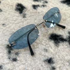 Iconic Chanel 4002 Rimless Cc Logo 90’s Sunglasses. Total Off-Duty 90’s Y2k Supermodel Vibes. Seen On All Of Your Favorite Celebs - Must Have For The Summer! Sunglasses Are In Great Condition! (Case Is Not) Message With Questions; Offers Are Always Welcome! #Chanel #Iconic #Timeless #Trending #Preppy Y2k Supermodel, 90s Chanel, Chanel Blue, Y2k Sunglasses, Y2k Accessories, Silver Sunglasses, Blue Y2k, Y2k Vibes, Summer Sunglasses