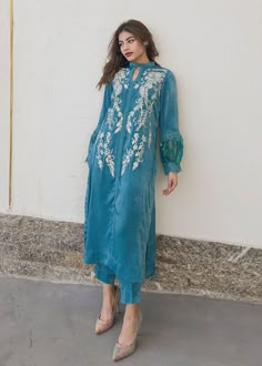 Outfit Type: Eastern Style: Kurta Set Package Includes: 2 Piece - Top & Bottom Fabric: Velvet Silk Color Type: Blue Work Technique: Embroidered, Embellished Best worn in Fall-Winter Description: Fabric: Velvet silk color: Turquoise blue Topaz blue front open velvet Silk kameez floral thread work on full front. puffy net sleeves, Trouser: Velvet silk trouser. Disclaimer: Actual product color may vary slightly from the image. Silk Kameez, Net Sleeves, Estilo Hijab, Velvet Dress Designs, Kurta Set For Women, Casual Indian Fashion, Pakistani Fashion Party Wear, Salwar Kamiz, Pakistani Fancy Dresses