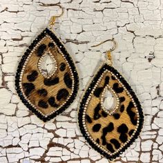 Water Drop Design, Hear Me Roar, Diy Leather Earrings, Water Drop Earrings, Leather Earring, Holiday Earrings, Earring Ideas, Drop Design, Boho Retro