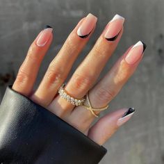 Fake Nails Long, Nagellack Trends, Short Fake Nails, Fake Nails With Glue, Black Nail, Stick On Nails, Nailed It, Classy Nails, French Tip Nails