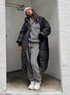 Long Puffer Jacket Outfit, Long Jacket Outfit, Puffer Coat Outfit, Nyc Winter Outfits, Puffer Jacket Outfit, New York Outfits, Long Puffer Jacket, Winter Fashion Outfits Casual, Winter Outfits Cold