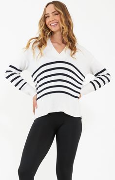 Introducing the perfect trans-seasonal piece, the Hanna Nursing Knit. This style has a classic, relaxed fit, with a horizontal striped pattern across the body, and snaps at the side seam for easy nursing access. Finished with a flattering and relaxed v-neckline, it's an easy pick for all-day wear. Pair with your favourite jeans for a comfy yet chic look. / Relaxed fit in fully fashion knit / V neckline with long sleeves / Snaps at side seam for growth and nursing access / Length 64cm (size small White Knit Sweater With Horizontal Stripes, White Knit Sweater With Contrast Stripes, Maternity Denim Dress, Maternity Boutique, Maternity Stores, Nursing Sweater, Cute Maternity Outfits, Party Mode, Fall Maternity