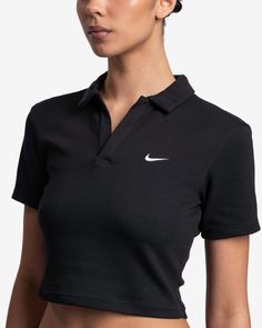 Women's Nike Short Sleeve Polo in Black. This polo features a slim cropped fit with a v-neck placket. Branding is included on the front of the item. Polo Tee Outfit Woman, Polo Crop Top, Cropped Polo Shirt, Nike Shorts Women, Goals Life, Cropped Polo, Nike Short, Polo Women, Nike Polo